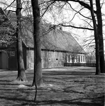 Greven, 1963: Bauernhof Topphoff am Rande einer auf ehemaligem Ackerland entstehenden Wohnblocksiedlung (siehe Bilder 05_10679-10685)