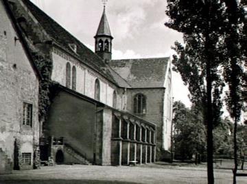 Pfarrkirche Mariae Empfängnis: Seitenansicht mit Kreuzgang (Abteikirche des ehem. Zisterzienserklosters Marienfeld)