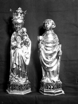 Kirchenschatz, kath. Pfarrkiche St. Nikomedes: Reliquiarfiguren Muttergottes und Hl. Nikomedes, Silberblech, Gotik, um 1450 und um 1400