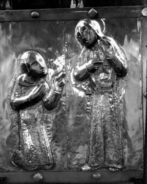 Kirchenschatz, kath. Pfarrkiche St. Nikomedes: Relieftafel auf dem Altartisch (ohne Beschreibung - vgl. Bild Nr. 8634)