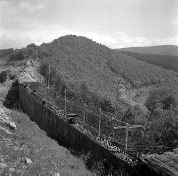 Bau der Höhenstraße am Kraghammer im Zuge der Errichtung der Biggetalsperre 1957-1965