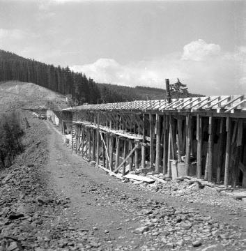 Bau der Höhenstraße am Kraghammer im Zuge der Errichtung der Biggetalsperre 1957-1965