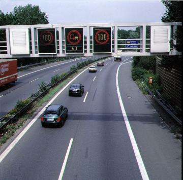Verkehrsbeeinflussungsanlage A 40: Regelschilderbrücke bei Bochum-Hamme