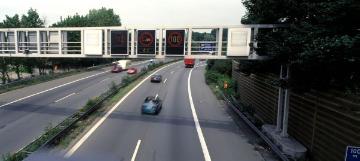 Verkehrsbeeinflussungsanlage A 40: Regelschilderbrücke bei Bochum-Hamme