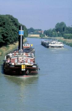 100 Jahre Dortmund-Ems-Kanal: Historischer Dampfschlepper Andreas (Baujahr 1944) auf dem Weg zu einem Schiffskorso anlässlich der Jubiläumsfeier