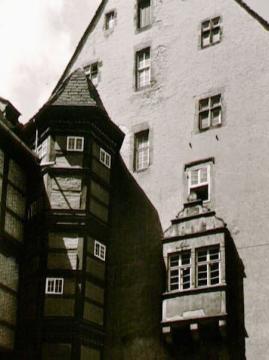 Schloss Varenholz: Treppenturm und Eckpartie mit Erker - Schlossbau 1540-1600, Weserrenaissance