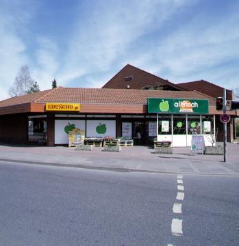 Kleines Geschäftszentrum in Enger, Kreuzungsbereich Bünder-, Bahnhof- und Niedermühlenstraße