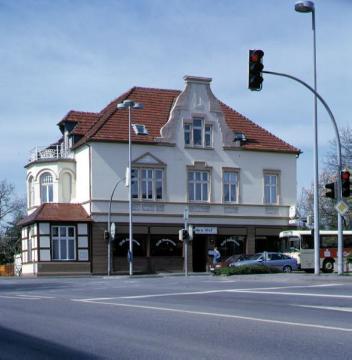 Villa im Kreuzungsbereich Bünder-,  Bahnhof- und Niedermühlenstraße