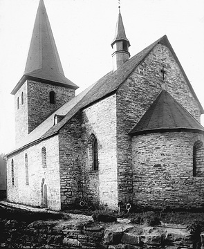 St. Cäcilia-Kirche in Wenholthausen, Romanik, erbaut Anfang 13. Jh. (Aufnahme um 1930?)