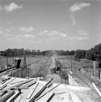 Greven-Schmedehausen, 1965: Baustelle einer Autobahnbrücke der A1