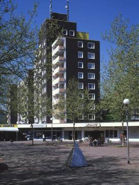 Siedlung Brüningheide mit Einkaufszentrum Sprickmannplatz - Sozialwohnungsbau Bj. 1972-1978, Planung: Prof. Friedrich Spengelin, Konzept: "Urbanität durch Dichte"