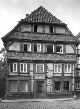Renaissance-Fachwerk: Das sogenannte "Adam und Eva"-Haus in der Hathumarstraße 7, erbaut um 1560