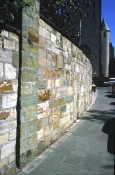 Mauer aus Kalkstein in Paderborn