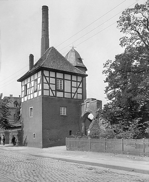 Torhaus der Burganlage in Menden, undatiert