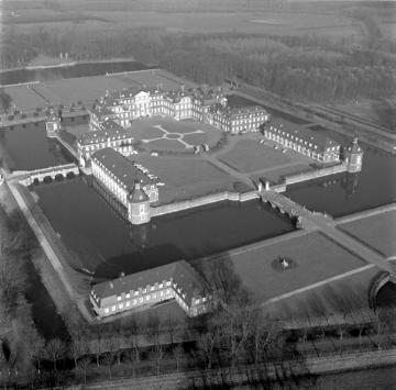 Schloss Nordkirchen mit Barockgarten, erbaut 1703-1734, Architekten Gebrüder Gottfried und Peter Pictorius und Johann Conrad Schlaun, seit 1958 Fachhochschule für Finanzen des Landes Nordrhein-Westfalen