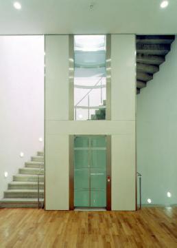 Fahrstuhl im Flurtrakt des Landesmuseum für Kunst und Kulturgeschichte