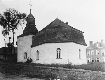 Ev.-ref. Kirche, ehem. St. Marien: Achtseitiger Zentralbau, 1765  angebaut an einen romanischem  Westturm, um 1930?