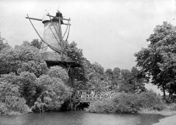 Die Hüvener Mühle, eine Wind- und Wassermühle (Doppelmühle) in Sögel-Hüven, undatiert, um 1940?