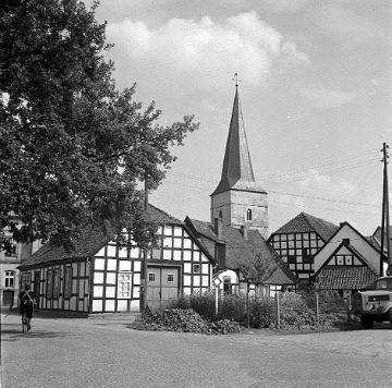 lBlick zur Dorfkirche in Dielingen