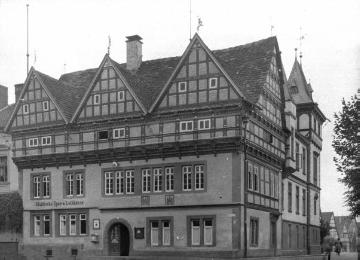 Blomberger Rathaus, errichtet 1587 von Baumeister Hans Rade, Steinbau mit auskragendem Fachwerkgeschoss, Renaissance - Aufnahme um 1930?