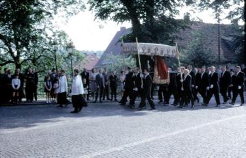 Telgte, 1970 (?): Gläubige auf der Großen Prozession" von Münster nach Telgte