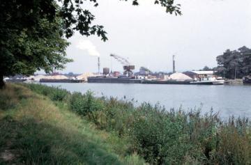 Dortmund-Ems-Kanal: Hafenkräne am Schüttgutkai des Kanalhafens