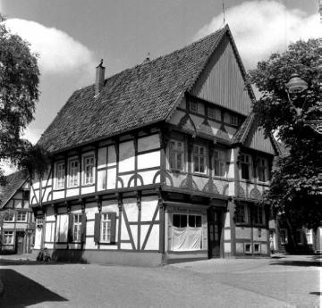 Wiedenbrück, Lange Straße: Fachwerkgebäude mit Auslucht und reicher Schnitzornamentik der Renaissance (vgl. Bild Nr. 8761-8763)