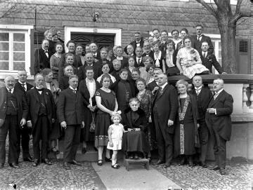 Familie Linneherr: Festliche Zusammenkunft aller Generationen, Bruchhausen, 1921