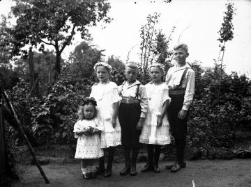 Familie Linneherr: Kommunionskinder, Bruchhausen, 1921