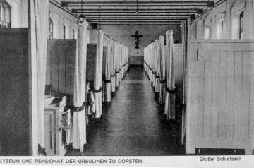 Lyzeum und Pensionat des Ursulinen-Klosters, Schlafsaal (Postkarte, um 1910?)