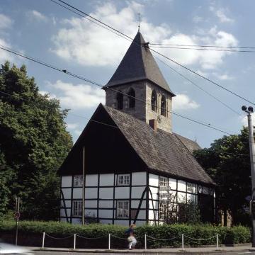 Brackel: Heimatmuseum und Kirche am Brackeler Hellweg 140