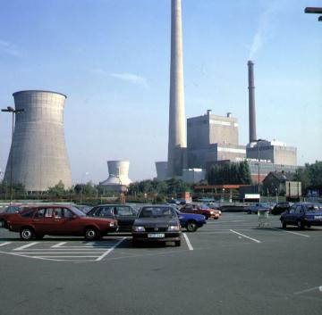 VEBA Kraftwerk Ruhr AG mit Werksparkplatz