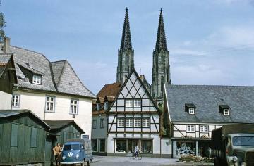 Altstadtviertel mit den Türmen der "Wiesenkirche" (ev. Pfarrkirche St. Maria zur Wiese)