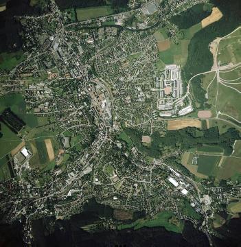 Hemer mit den Ortsteilen Westig, Sundwig und im Osten Deilinghofen, im Norden die Bundesstraße B7
