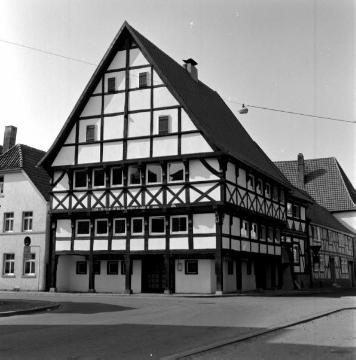 "Eckmännchenhaus", Lange Straße 2: Ehemaliges Amtshaus der Bäckergilde, ältestes datiertes Fachwerkhaus Westfalens, bez. 1471