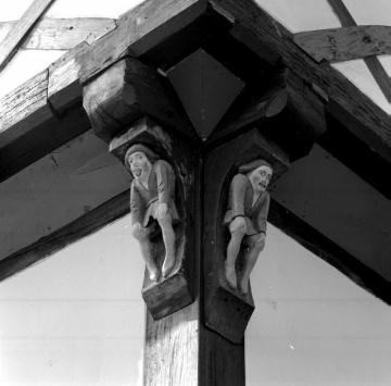 Figurenschnitzerei am "Eckmännchenhaus", Lange Straße 2: Ehemaliges Amtshaus der Bäckergilde, ältestes datiertes Fachwerkhaus Westfalens, bez. 1471