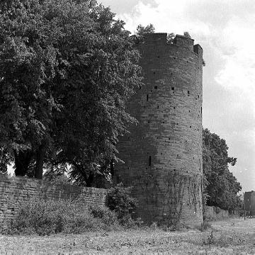 Kattenturm (13. Jh.): einzig erhaltener Wehrturm von ehemals ca. 30 in der mittelalterlichen Stadtmauer