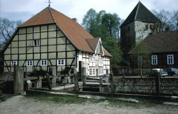 Rheda: Fachwerkgebäude der Schlossmühle an der Ems, erbaut 1772