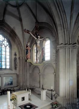 St. Johannes d. T-Kirche, Chor: Kreuzigungsgruppe mit den Trauernden Maria und Johannes (Kruzifix Eiche, um 1430, Skulpturen Sandstein, 17. Jh.), überführt aus der Billerbecker Brunnenkapelle und restauriert