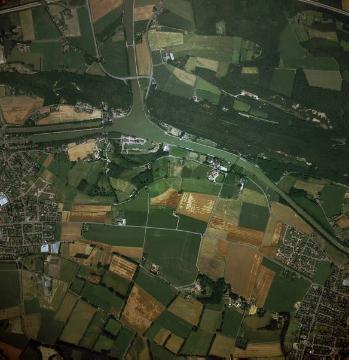 Das "Nasse Dreieck" bei Bergeshövede: Mündung des Mittellandkanals (nördliche Achse) in den Dortmund-Ems-Kanal, südwestlich: Ortsteil Bevergern, südöstlich: Ortsteil Riesenbeck