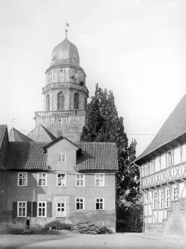 Blick auf Rathaus und Kirche