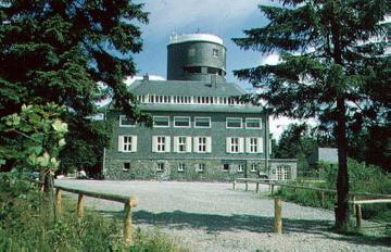Der Astenturm auf dem Kahlen Asten, erbaut 1884-1895, Ausbau zur Wetterstation des Wetteramtes Essen 1918