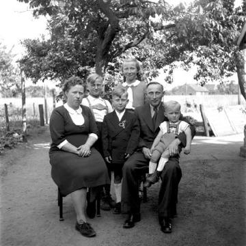 Familie Alois Funke mit Kommunionkind