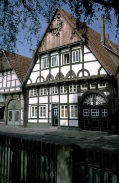 Renaissance-Fachwerk in Wiedenbrück: Ackerbürgerhäuser des 16. und 17. Jahrhunderts in der Langen Straße