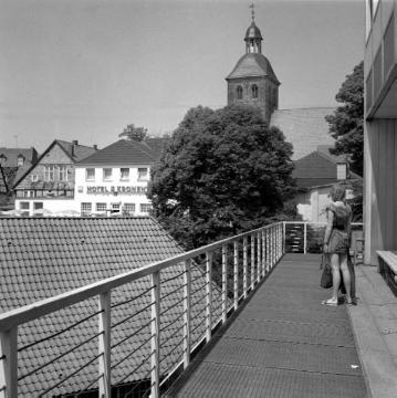 Blick auf das Hotel "3 Kronen" und die evangelische Stadtkirche