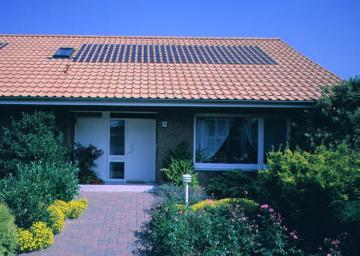 Einfamilienhaus mit Dachziegel-integrierter Photovoltaik (Schorlemer Straße 12)