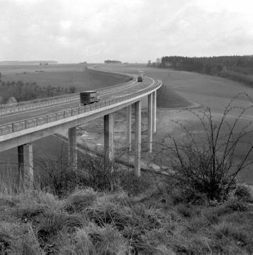 Bundesstraße 68 mit Talbrücke "Haxtergrund"