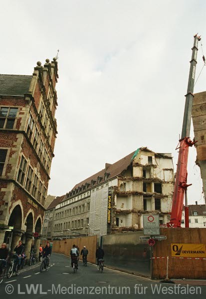 10_7689 Münster: Abriss des Sparkassengebäudes im November 2002