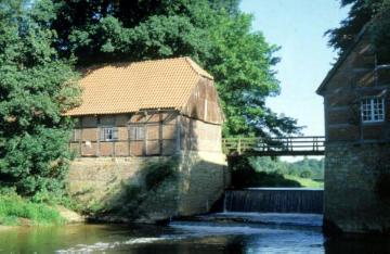 Doppelwassermühle von Haus Langen an der Bever: Ölmühle, stillgelegt um 1900, und Kornmühle, stillgelegt um 1958