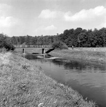 Telgte-Westbevern, 1970: Bever mit Balkenbrücke bei Haus Langen